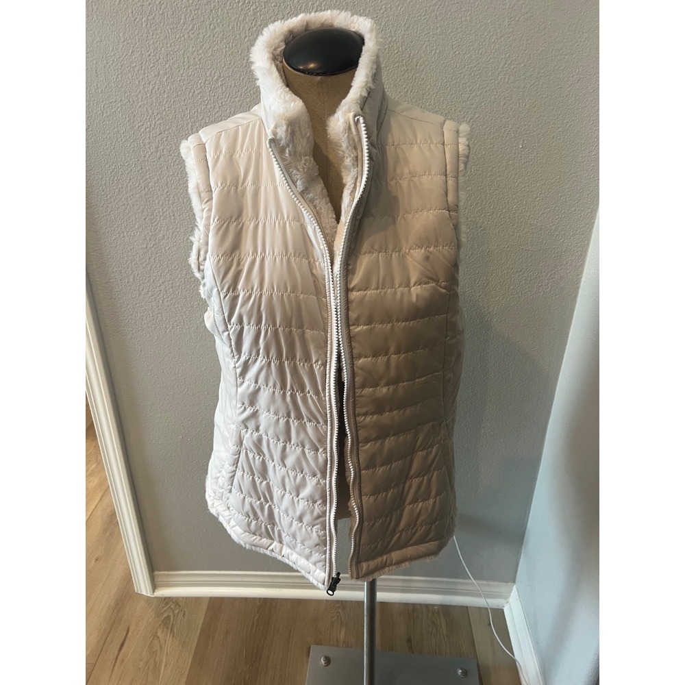 Women's White Puffer Vest Faux Fur Lined Full Zip Quilted Winter Sleeveless